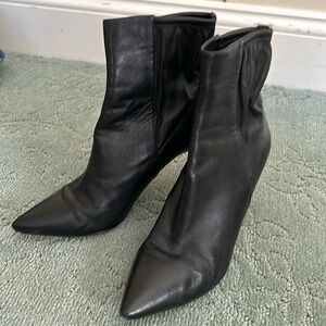 Gianvito Rossi black leather ankle boot 37 7